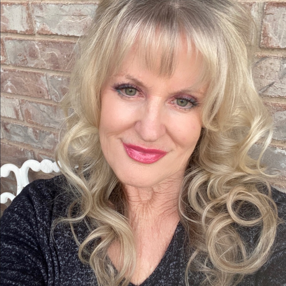 Meet your Posher, Denise